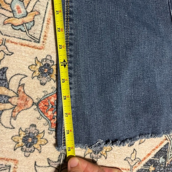 American Eagle Women’s Artist stretch jeans. Medium blue faded. Size 10 - Picture 4 of 4